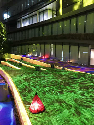 ボートレース 東京発信拠点 六本木 SIX WAKE ROPPONGI が心地よい光のアート空間に　INSTALLATION 2025 ～ジパング黄金の庭～　1/20まで開催中　和の光が咲く幻想庭園がメロい♪