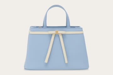 フェラガモ“リボン付き”レザー財布やミニバッグ、パステルピンク＆ブルーで