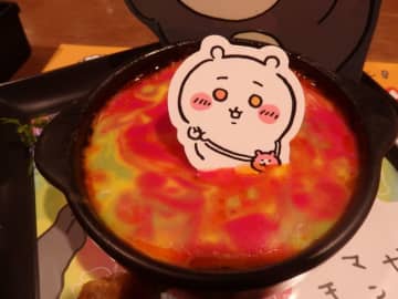 「ちいかわレストラン」に“あ・く・む”到来!? 討伐フェアに“ご機嫌なあのこのパンケーキ”やさすまた風フォークが！