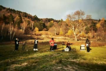 和田彩花らによるLOLOET、初のアルバム「環響音」リリース 新曲「La fete(祝祭)」ライヴMV公開