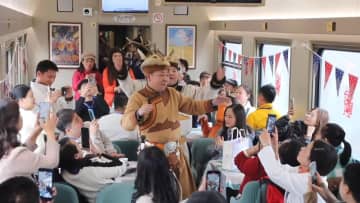 今冬初の氷雪観光列車が運行開始　中国黒竜江省