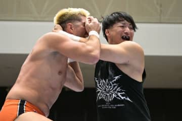 【新日本・ＷＴＬ】成田蓮　凱旋の地元・青森で極悪非道ファイト！  EVILらH.O.T大挙乱入で２勝目