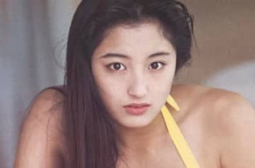 50代になった元人気グラドル、美ボディあらわな26年ぶりグラビア写真に絶賛の声「妖艶」「めっちゃ綺麗！」