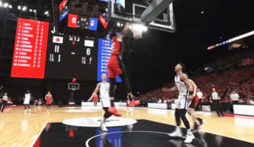 アリーナ大熱狂！富永啓生→渡邊雄太で“ワールドクラスのアリウープ”「痺れたねぇ」「飯３杯いける」NBA挑戦組の神連携【バスケ日本代表】