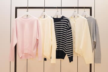 GU26年春夏ウィメンズ - フレンチテイストのボーダーニットやジーンズ、バレエスニーカーも