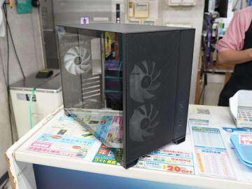 AntecのmicroATXケース「FLUX M」が発売、最大9基の120mmファンを搭載可能