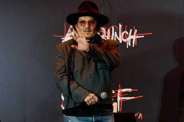 ジョニー・デップが東京・高輪でアート個展を開催、来日したジョニーが会見を