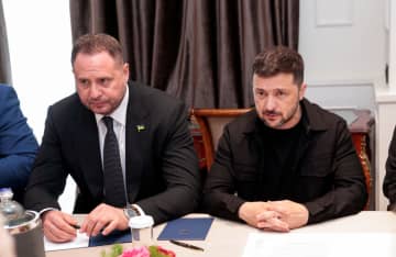 ゼレンスキー大統領の最側近“政権ナンバー2”が辞任　政権へのダメージ必至