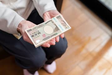 別居していた夫が死亡。稼ぎはかなりいい人で「年収1000万円」はありました。主婦だった私は「遺族年金」を月20万円はもらえるでしょうか？