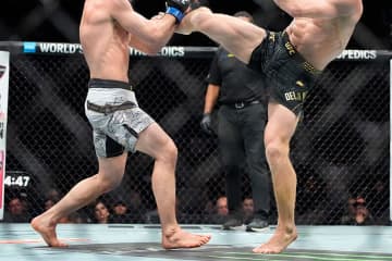 海外MMAで衝撃の失神KO劇「マウスピースが…」　ゆっくり倒れる相手に戦慄「うわあああ!!!!」