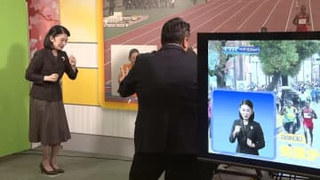 紀子さまマラソンの手話実況に挑戦　全身使うレースの表現を体験され「緊張しました」　手話で“選手たちへのねぎらい”も