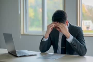 辞める人の「退職メール」を全社員に晒す!?　30代男性が転職を決意した理由