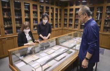 八雲の蔵書「ヘルン文庫」　朝ドラで話題、富山大公開