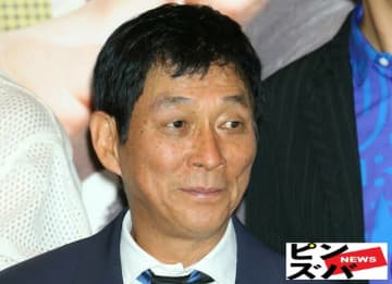 「国民的芸能人ファミリー」ランキング、明石家さんま・大竹しのぶ家族を抑えた“子だくさん”家族は【トップ3】