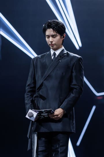 “火災”を連想する特殊効果は排除、歌詞も変更　「MAMA AWARDS」が示したK-POP最大の授賞式たる品格と存在意義