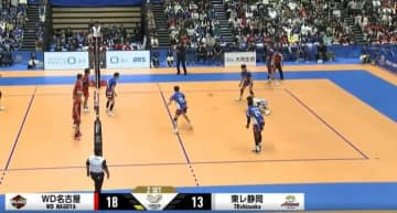 衝撃の“遅さ”  男子バレー、超スローサーブで絶妙すぎるノータッチエース アリーナどよめき