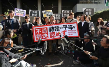 法律上同性カップルを「あるべき家族」として認めなかった東京高裁の合憲判決。原告は「存在を無視されたように感じた」