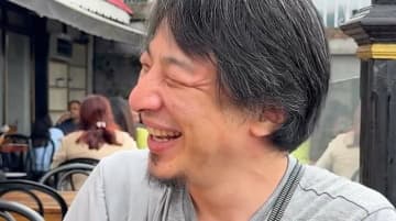 ひろゆき、寝相の悪さを妻から指摘される「意外と一緒に寝てんのね」「かわいい」夫婦の関係性にファンほっこり