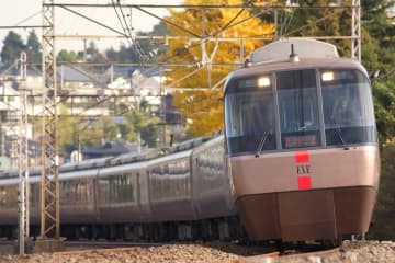 江の島・鎌倉の初日の出＆初詣に便利なロマンスカー「ニューイヤーエクスプレス」を臨時運転！ 小田急電鉄が年末年始のダイヤを発表