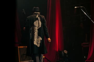 村越弘明、ソロ名義ライブツアー音源作品をタワーレコード限定リリース　フォトブックなど特典付属