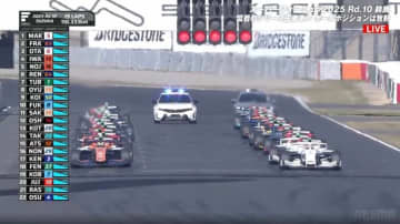 サーキットに現れた「civic typeR かっくいー」 実は今季新たに「仲間入り」ファン垂涎の “純白2号機”は左ハンドル仕様