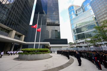 高層住宅火災の犠牲者追悼式を開催　中国香港特別行政区