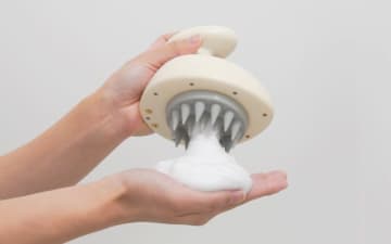 いつものシャンプーが使える！ たっぷり濃密な泡で頭皮をケアする「TeteMousse（テテムース）」