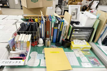 15年前の職員室を再現！先生の個性強めな机が並ぶ体験展示「あの職員室」に行ってきた