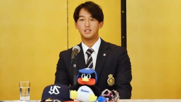 ヤクルトD1・松下歩叶が神宮のレフトスタンドへ大きな一発　東京六大学野球100周年記念試合