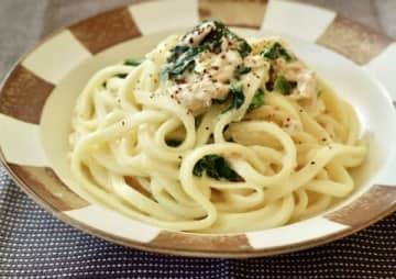 冷凍ほうれん草で包丁レス＆ワンパン「ほうれん草とツナのクリーミィうどん」を作ってみた！