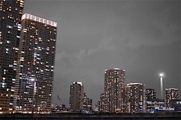 “高層マンション火災”を受け専門家が警鐘　避難時に「絶対使ってはダメ」なものとは…