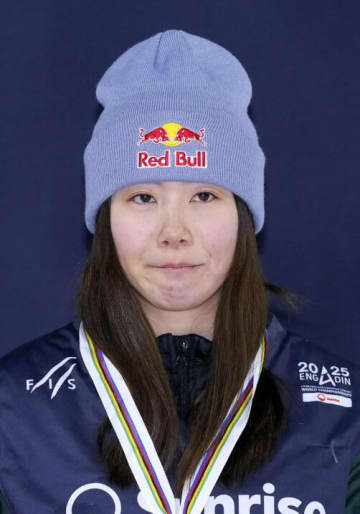 スノボ深田V、女子表彰台独占　W杯開幕戦、男子は木俣3位