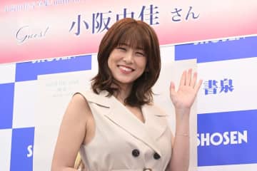 小阪由佳さん　１７年ぶり大胆ショット写真集と過去の洗脳騒動つづった書籍をＷ出版