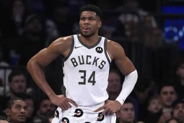 「最後に７連敗したのはいつだったか…」ヤニスが低調なバックスの戦いぶりに警鐘「そんなやり方じゃ勝てない」＜DUNKSHOOT＞