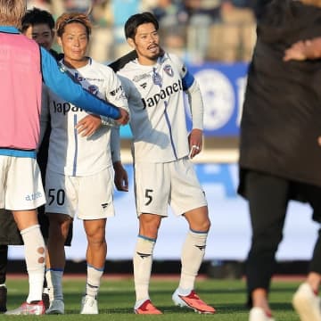 「簡単なシーズンではなかった」キャプテン山口蛍が実感。力強く戦い抜き、８年ぶりの歓喜「次はJ１で長崎旋風を巻き起こしたい」
