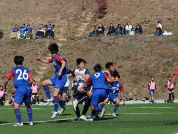 勝てば優勝の首位・甲府U-18、桐光学園に0-2で敗れる　第17節1日目