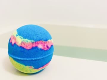 冬のお楽しみ体験！LUSHで「ペンギンボム」を作るワークショップ開催★【12月7日/イオンモール草津】