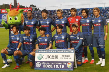 ｢感涙してしまう…｣大混戦のJ2を水戸が制す！J参入から26年｢J2の番人｣J1初昇格決定の瞬間！｢こんな日が来るなんてなぁ…｣他サポからも｢おめでとう水戸ちゃん！｣