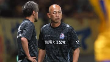 【J2富山】土壇場2ゴールで劇的残留　安達監督、高ぶる感情抑え「難しいミッションだった」　 昨季昇格に導いた小田切前監督に向け「いっぱい借りもあった」