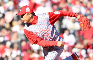 【広島】夢のレジェンド対決実現！　黒田博樹氏が前田智徳氏をライナーに打ち取る