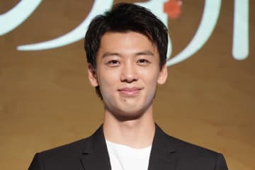 竹内涼真、はだけたシャツにネット衝撃「マジ!?」「バッキバキ」「彫刻みたい！」