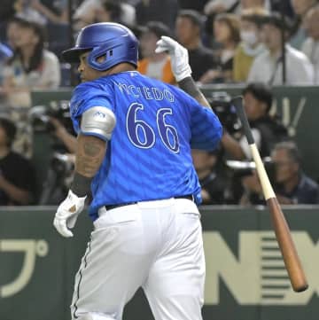 【DeNA】「けがなく100％の力を」ビシエドが残留、年俸は60万ドル　今季支配下登録のマルセリーノも残留