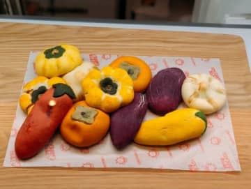 【渋谷】脳がバグる可愛さ！2時間待ちの韓国発「野菜パン」が絶品すぎた