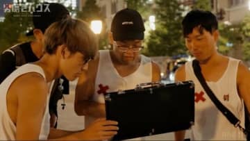 100km担ぎ続けた「宝箱」の中身にメンバー衝撃 メンズコーチ・ジョージがサプライズ「これ以上の宝はない」