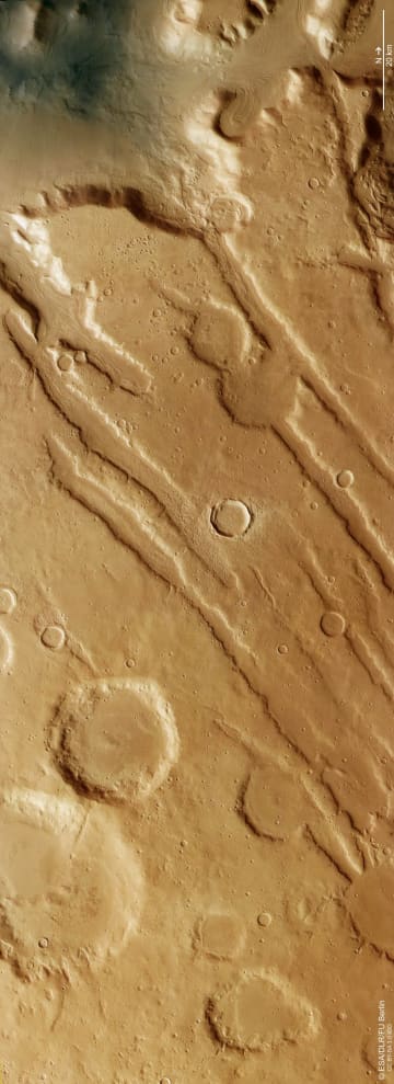氷河期の痕跡が残る火星の大地　ESA探査機マーズ・エクスプレスが観測