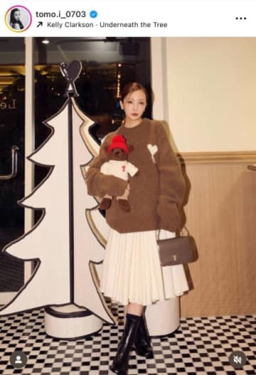 板野友美、ふわふわニット×スカートのあったかコーデに反響「可愛すぎる～」「最高の推し」