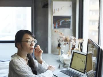 金融資産2500万円・43歳女性「値上がりを見るのは楽しい」株主優待で仮想通貨デビュー