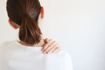 男性が「やめて」と感じる『おばさんくさい言動』５選！恋愛で不利になるNG行動とは