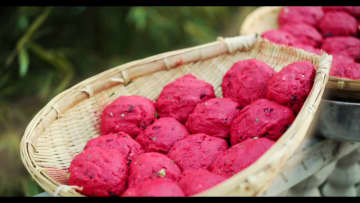 中国四川省涼山でイ族が伝統の新年　7日間の休暇も