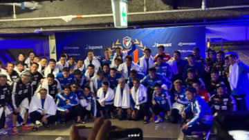 山口蛍「来年はJ1で長崎旋風を」V・ファーレン長崎がJ1昇格！1000本のシャンパンで喜び爆発！「オール長崎」で後押し